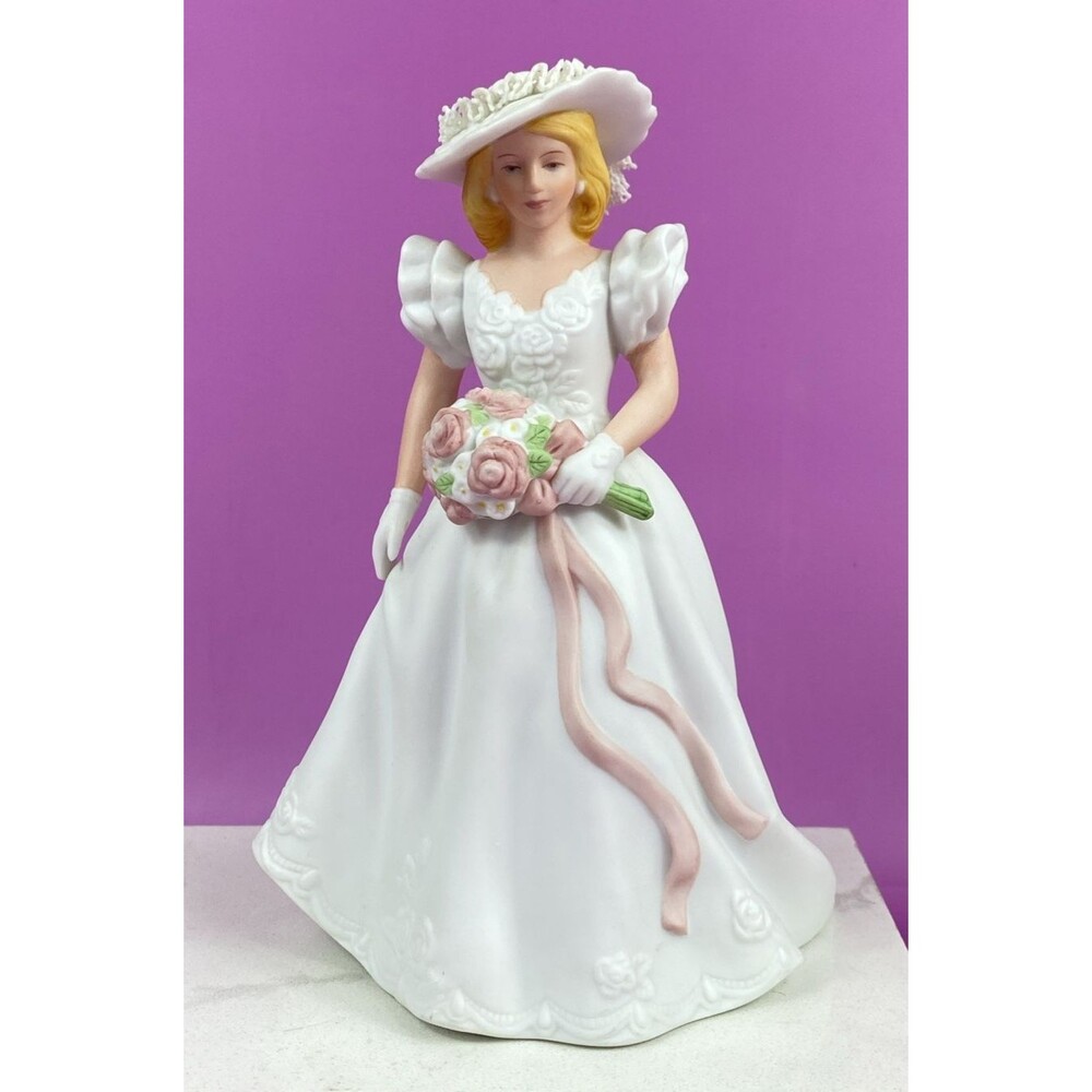 Vintage 1986 Avon Handpainted Summer Bride Fine Porcelain Figurine 6" Wedding